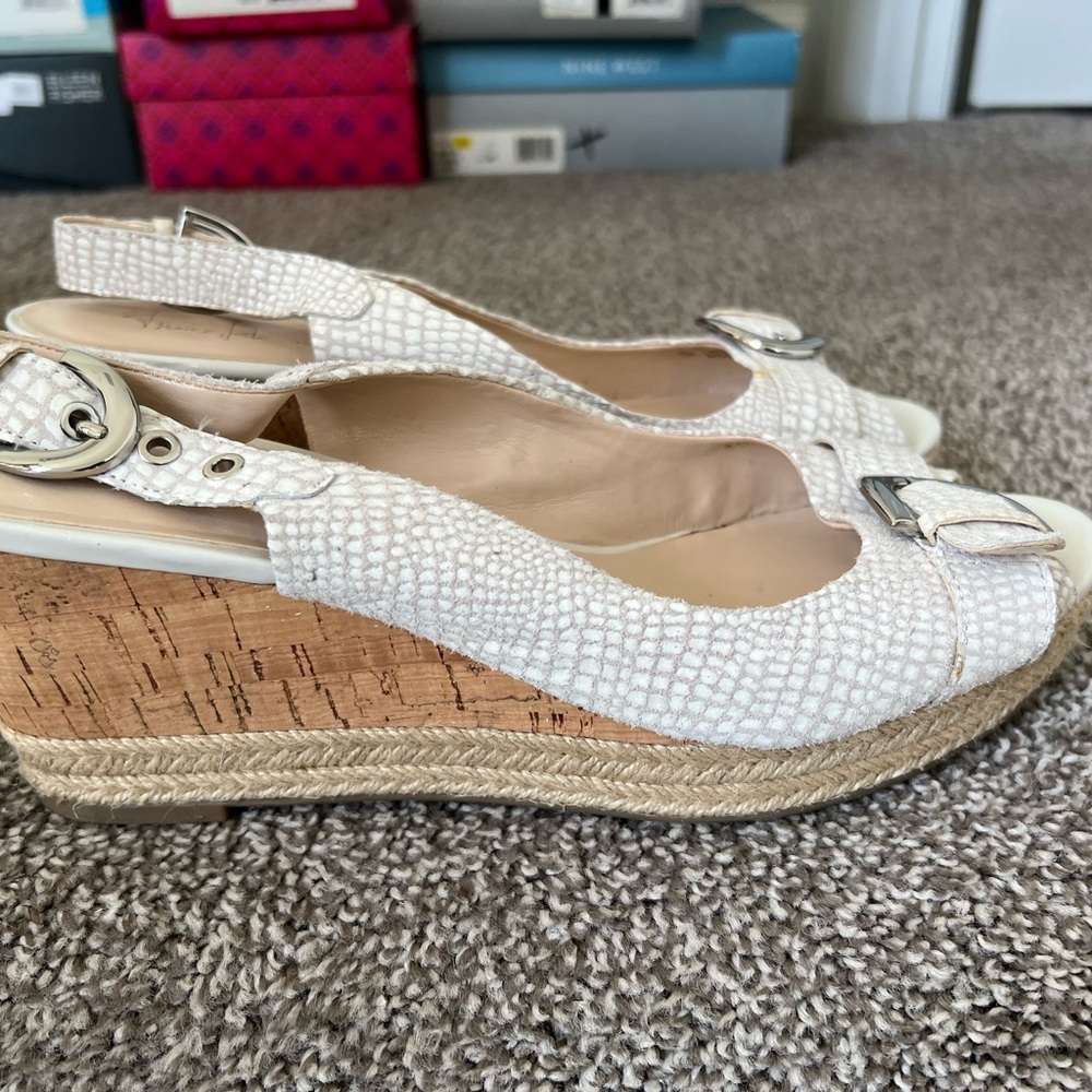 Beautiful shoes barely worn snake skin
